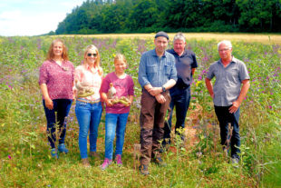 Andrea Imhäuser, Wiebke Knell, Knells Nichte Ida, Matthias Michel, Hermann Häusling; Michael Hetzler (v.li.). Foto: nh