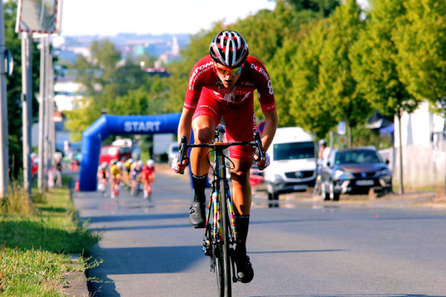 Max Feger reißt aus und distanziert das Feld. Foto: Kristinas Radsportfotos