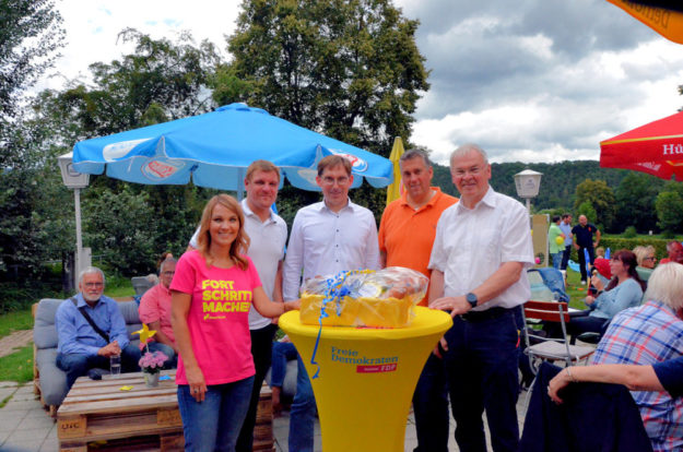 Die Landtagsabgeordnete Knell mit den Gastrednern (v.li.): Wiebke Knell, Ralf-Urs Giesen, Dr. Thorsten Lieb, Nils Weigand und Reinhold Hocke. Foto: FDP