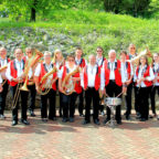 Die Knüllwaldmusikanten spielen zum Oktoberfest 2019 in Oberbeisheim auf. Foto: nh