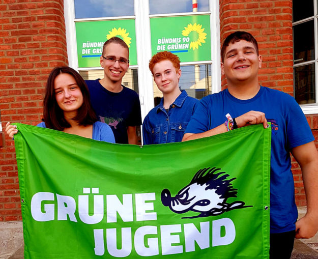 Der neu gewählte Kreisvorstand der Grünen Jugend Schwalm-Eder – Dominika Filipczak, Shkodran Jonuzi, Annemarie Möller, Christoph Sippel – will den Klimanotstand ausrufen lassen. Foto: nh