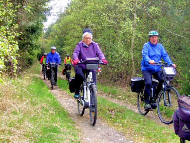 Zuletzt war der ADFC mit seinen Tourteilnehmern vor zwei Jahren „auf den Spuren der Braunkohle“. Das Bild zeigt klar, dass die Route für Rennräder nicht geeignet ist. Foto: Wüstenhagen