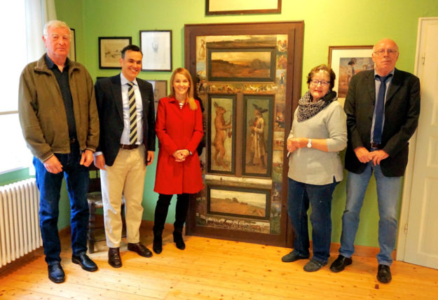 Paul Kalbfleisch, Dr. Stefan Naas, Wiebke Knell, Ulrike Becker-Dippel und Manfred Ries (v.li.) im Malerstübchen. Foto: FDP