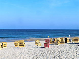 Lust auf Badekur? Gesunde Seeluft und kilometerlange weiße Sandstrände sind das Markenzeichen der Urlaubsinsel Sylt. Foto: Monika Schröder | Pixabay
