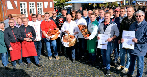 Auf dem Wecke- un Worschtmarkt unterzogen sich Innungsbetriebe der Fleischer und der Bäcker unabhänigen Kontrollen. Foto: Rainer Zirzow | nh