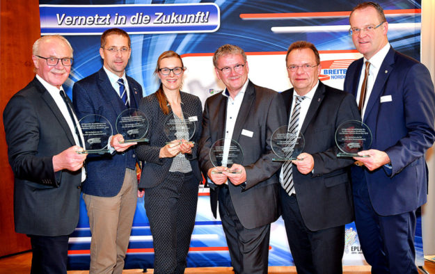 BNG-Geschäftsführerin Kathrin Laurier mit den Landräten (v.li.) Dr. Reinhard Kubat (Waldeck-Frankenberg), Dr. Michael Koch (Bad Hersfeld-Rotenburg), Uwe Schmidt (Kassel), Winfried Becker (Schwalm-Eder) und Stefan G. Reuß (Werra-Meißner). Foto: Harry Soremski