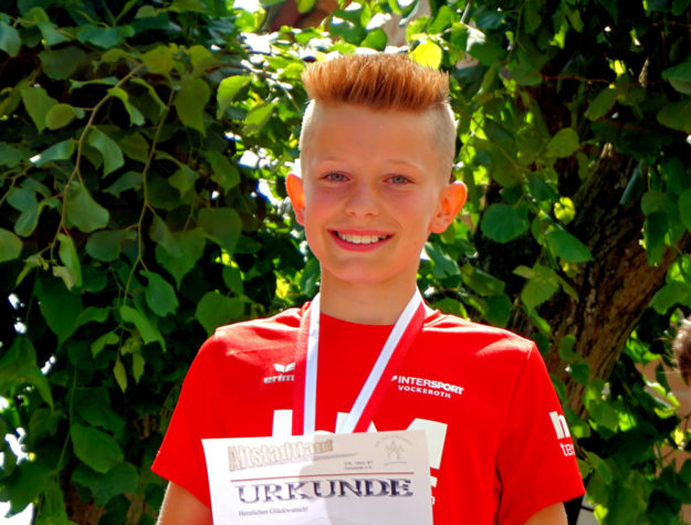 Der elfjährige Linus Schopf ist auf der Mittelstrecke im Schwalm-Eder-Kreis das Maß aller Dinge. Foto: nh
