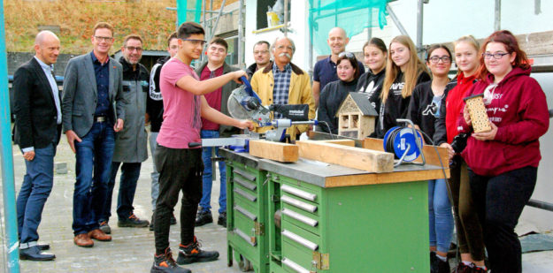 Aktion am Umwelttag: Bau von Insekten Hotels an der Radko-Stöckl-Schule, Melsungen. Foto: nh