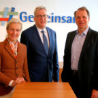 #GemeinsamFürDieRegion: Hauptgeschäftsführerin Sybille von Obernitz, Regierungspräsident Hermann-Josef Klüber und der Präsident der Industrie- und Handelskammer (IHK) Kassel-Marburg, Jörg Ludwig Jordan (v.li.). Foto: IHK