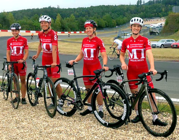 Bereit zum 24-Stunden-Rennen auf dem Nürburgring standen (v.li.) Sarah Trapp, Petra Schildwächter, Christina Mittelbach und Sophie Jahnecke. Foto: MT Melsungen