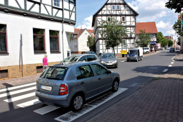 An der Kreuzung Fritzlarer Straße/Besser Straße wird es oft eng. Foto: nh