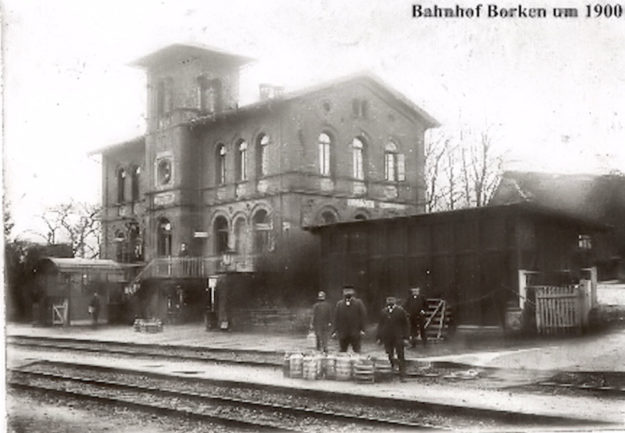 Ein Foto aus den besseren Tagen der Eisenbahn. Quelle: Das Bild wurde zur Verfügung gestellt von Dr. Klaus-Peter Lorenz, aus der Sammlung von Hr. Salzmann. 