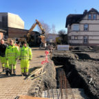 Die Mitarbeiter des städtischen Bauhofes freuen sich auf die neue Fahrzeughalle. Foto: nh