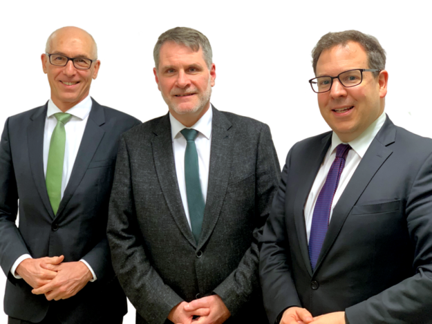 Das neue Führungstrio der Hessischen Krankenhausgesellschaft (v.li.): Dieter Bartsch, Prof. Dr. Steffen Gramminger, Dr. Christian Höftberger. Foto: Asklepios