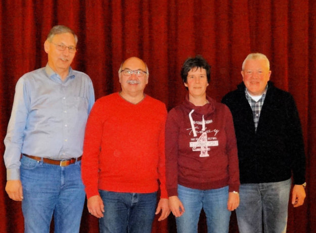 Der alte neue Vorstand der Knüllwaldmusikanten (v.li.): Berthold Preßler, Frank Schmidt, Anja Eckel und Hans Michelbach. Foto: nh