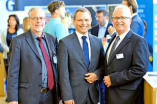 Die Gastgeber sind (v.li.): Christoph Külzer-Schröder (Außenwirtschaftsforum), IHK-Vizepräsident Dr. Hans-Friedrich Breithaupt und Norbert Claus (IHK-Teamleiter International). Foto: Außenwirtschaftsforum