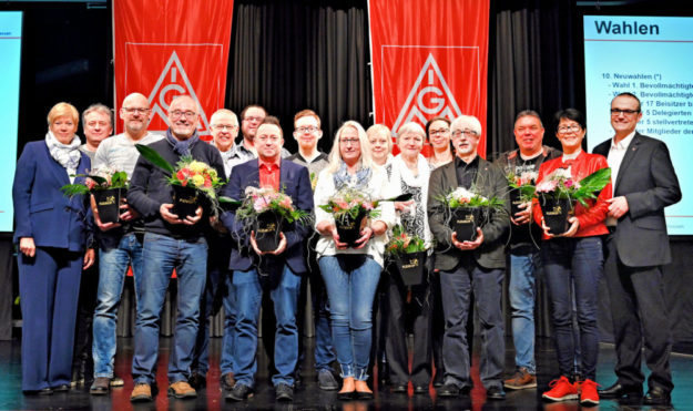 Gruppenfoto am Rande der Delebiertenversammlung der IGM in Baunatal. Foto: Uwe Zucchi/GNHAG