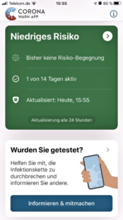 So sieht die Corona Warn-App auf dem Smartphone aus (im Bild ein iPhone). Screenshot: Schmidtkunz