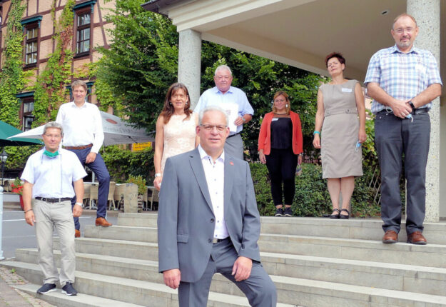 Jürgen Kaufmann, Erster Kreisbeigeordneter, Paul Wieder, Fachbereichsleiter Bauen und Umwelt (Felsberg), Tatjana Grau-Becker, Fachbereichsleiterin Wirtschaftsförderung, Heinz Ziegler, Abteilungsleiter Bauverwaltung (Homberg), Bürgermeister Dr. Nico Ritz (Homberg), Jürgen Rath, Erster Stadtrat (Felsberg), Claudia Ulrich, stellvertretende Stadtverordnetenvorsteherin (Homberg), Sandra Alt, Fachbereich Bauen und Umwelt (Felsberg). Foto: nh