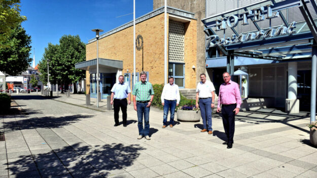 Vorstandsmitglieder der HSGB-Kreisgruppe Schwalm-Eder (v.li.): Die Bürgermeister Andreas Schultheis (Schrecksbach), Vorsitzender Klemens Olbrich (Neukirchen), Frank Grunewald (Niedenstein), Edgar Slawik (Guxhagen) und Bürgermeister Frank Börner (Gudensberg). Foto: HSGB