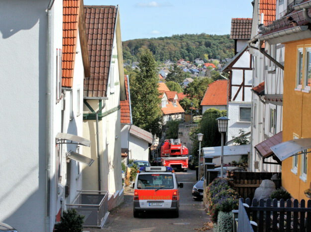 Die Fahrzeuge bei der Kontrollfahrt in der Gudensberger Schlossstraße. Foto: nh