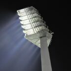 Die Kreisverwaltung bezuschusst die Umrüstung alter Flutlichtanlagen auf die wesentlich sparsamere LED-Technik. Foto. Ralf Günther | Pixabay