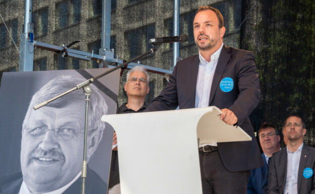 Die DGB Region Nordhessen gedenkt am Tag der Urteilsverkündung des ermordeten Dr. Walter Lübcke und fordert die politische Aufarbeitung der rechtsextremen Strukturen in der Region. Foto: DGB