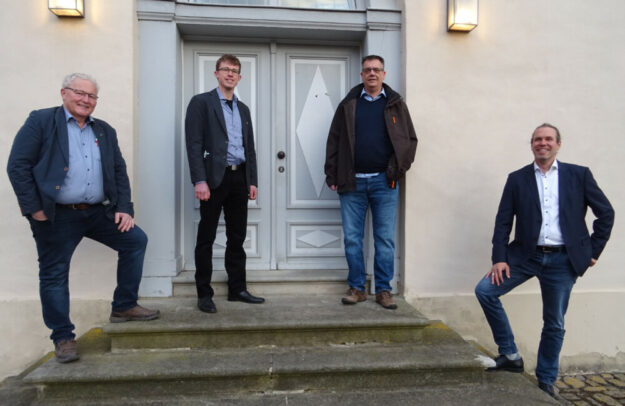 Erwin Döhne (Fraktionsvorsitzender, HaFi), Julian Höhn (stellv. Fraktionsvorsitzender), Marcus Kerst (Gemeindevorstand), Christian Broel (BPA) (v.l.). Foto: nh