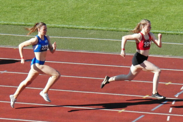 Vivian Groppe siegte beim Verbändekampf über 200 Meter vor der schnellsten DLV-U18-Sprinterin über 150 m, Annika Just und legte bei Windstille die halbe Stadionrunde in 24,57 Sekunden zurück. Foto: nh