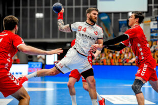 Heute Abend stellt sich Bundesligist MT Melsungen im Heimspiel gegen die Eulen Ludwigshafen (27.05.21, 19:00 Uhr, Rothenbach-Halle Kassel). Das Bild zeigt Domagoj Pavlovic. Foto: Alibek Käsler