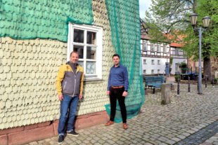 SPD-Fraktionsvorsitzender Daniel Helwig (li.) und Parteivorsitzender Patrick Gebauer haben mit Erfolg um Bundesmittel zur Sanierung des Hospitals geworben. Foto: nh