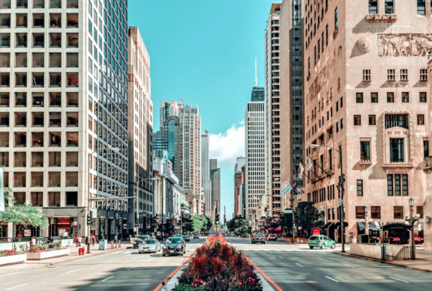 Über den SPD Bundestagsabgeordneten Edgar Franke bekommen junge Leute derzeit die Chance auf ein Stipendium für ein Jahr in den USA. Unser Bild zeigt exemplarisch eine Straßenszene in Chicago. Foto: Jürgen Polle | Pixabay