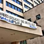 Gerade eben wurde die Konzernzentrale von Wintershall Kassel per Banner mit einem neuen Slogan versehen: „Sauberes Gas ist eine dreckige Lüge“. Foto: Klimagerechtigkeit Kassel