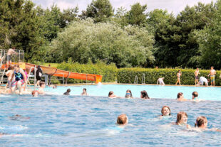 Am Samstag, 12. Juni, beginnt in Ziegenhain die Freibadesaison. Einige Pandemie-Regelungen müssen zwar beachtet werden, aber der Wasserspaß an heißen Sommertagen ist ungetrübt. Foto: nh