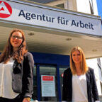 Beraten Erwerbstätige im Agenturbezirk Korbach rund um die Themen Qualifizierung und Berufswegeplanung: Saskia Müller (li.) und Jennifer Nell. Foto: Agentur für Arbeit