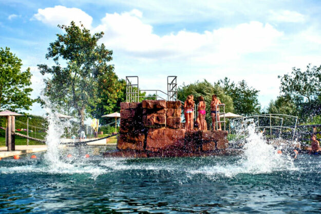 Kommenden Samstag, 12. Juni, öffnet das Gudensberger Naturbad Terrano seine Pforten für die Freibadesaison 2021. Foto: Paavo Blåfield