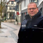 Polizeioberkommissar (POK) Heiko Ludwig von der Polizeistation Fritzlar ist der „Schutzmann vor Ort“ für Gudensberg. Foto: nh