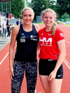 Über die Sprintzeiten der 16-jährigen Vivian Groppe staunte selbst die mehrfache deutsche 200m-Meisterin Rebekka Haase (Sprintteam Wetzlar). Foto: nh