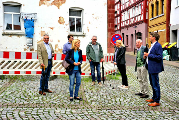 Alwin Altrichter, Philipp Brämer; Wiebke Knell, Karl Hassenpflug, Elke Ziepprecht, Prof. Ludwig-Georg Braun, Dr. Nico Ritz (v.li.). Foto: nh