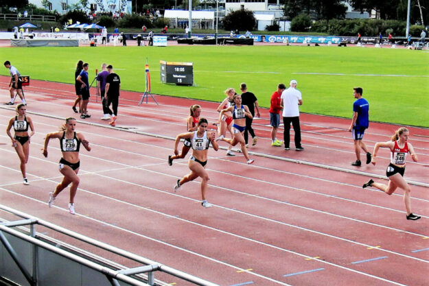 Eine glanzvolle Vorstellung bot Vivian Groppe im zweiten 200m-Halbfinallauf, wo sie 50 Meter vor dem Ziel das Tempo herausnahm und immer noch mit 24,46 Sekunden eine starke Zeit lief. Foto: nh