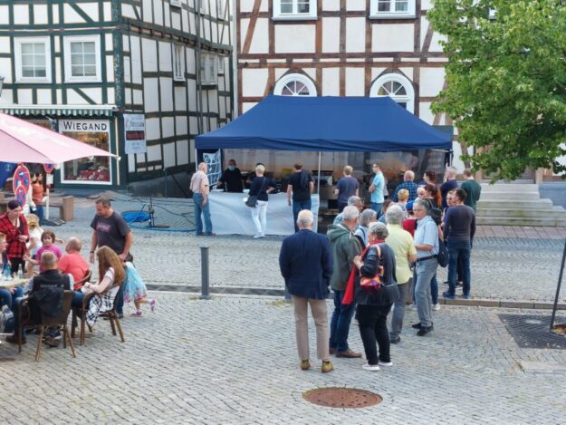 Nicht missverstehen: Wenn in Homberg Markt*Küche ist, bildet sich gern ein Menschenauflauf. Foto: Uwe Dittmer