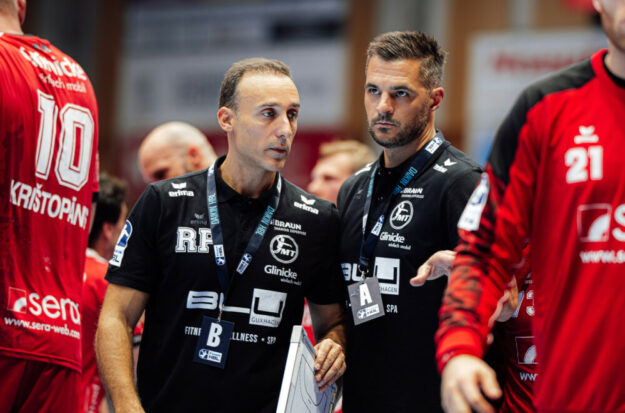 Der MT Melsungen steht im Bundesliga-Handball das morgige Auswärtsspiel beim SC DHfK Leipzig (24.10.24, 19:00 Uhr, Quarterback Immobilien Arena Leipzig) bevor. Trainer Roberto Garcia Parrondo Allendorf und Sportvorstand Michael Allendorf haben nicht vor, das Match zu unterschätzen. Foto: Alibek Käsler