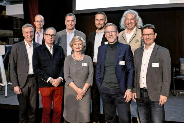 Prof. Dr. Frank Lehmann, Prof. Dr. Gerrit Hornung, Reinhard Karger, Olaf Kieser, Prof. Dr. Heidi Möller, Kai Georg Bachmann, Hartmut Brüchert, Markus Exner und Rainer Brandt (v.li.). Foto: Andreas Berthel