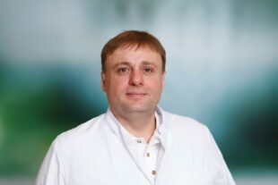 Dieter Andrev ist Facharzt für Orthopädie und Unfallchirurgie, hält am Donnerstag einen Vortrag in russischer Sprache. Foto: N.N. | Asklepios Nordhessen