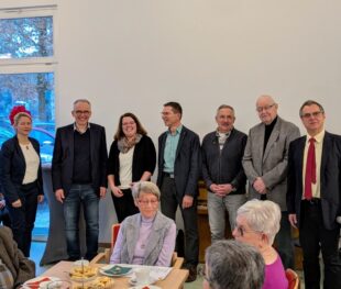 Von links: Claudia Mittelstädt (Firma Konvekta), Martin Dippel und Andrea Wickert (Firma Elektro Dippel), Hartmut Merle (Sparkassenversicherung), Michael König und Udo Happe (Lions Club Schwalmstadt), Dierk Glitzenhirn (1. Vorsitzender Altenhilfe Treysa). Foto: N.N. | Altenhilfe Treysa