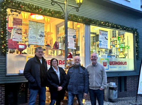 Wolfgang Plag, Heidemarie Scheuch-Paschkewitz, Manfred Emde und Jochen Helwig sichern ab 2025 den Fortbestand des Werkraums in Treysa. Foto: N.N. | pm, Evang. Kirchenkreis