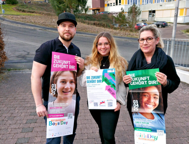 Freuen sich schon auf den diesjährigen Girls’- und Boys’-Day (v. li.): Robin Machulik, Franziska Jäger und Viola Nadge-König von der Jugendförderung Schwalm-Eder. Foto: N.N. | Kreisverwaltung Schwalm-Eder