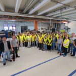 Die Basis für Hightech ist eine professionelle Ausbildungswerkstatt: Auch davon konnten sich die 40 Jugendlichen vor Ort bei WIKUS überzeugen. Foto: N.N. | pm, SCHULEWIRTSCHAFT Nordhessen