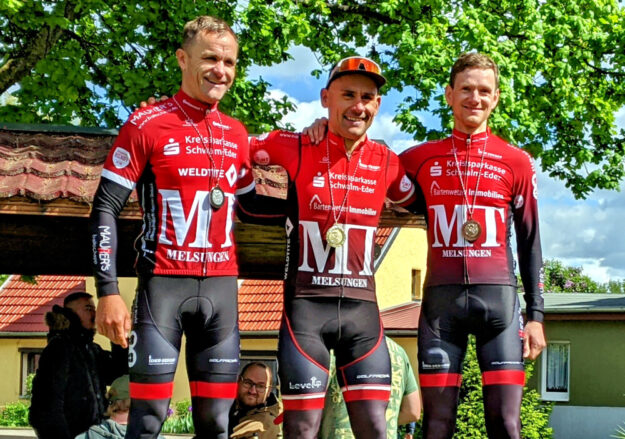 Hutschenreuter, Sohn und Plessing teilen sich das dreistufige Podest der Erstplatzierten. Foto: N.N. | MT Melsungen Radsport