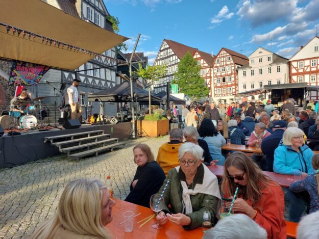 Das Wetter war passgenau auf die Veranstaltung in der Kreisstadt zugeschnitten. Foto: Uwe Dittmer